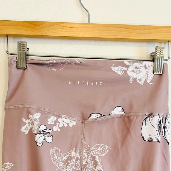 NWOT athletic top and leggings - Picture 11 of 16